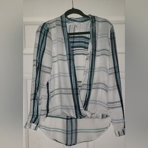 Women's Lovers+Friends LS Plaid Knotted Button Front Blouse White Teal, Sz M